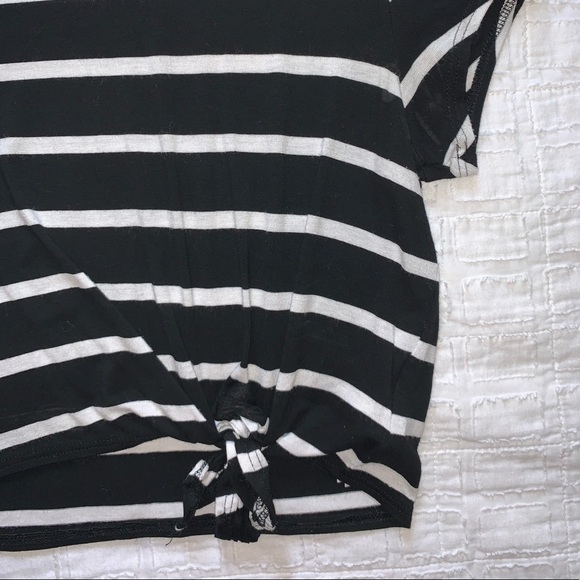 Bebe Crop Top - Picture 2 of 3